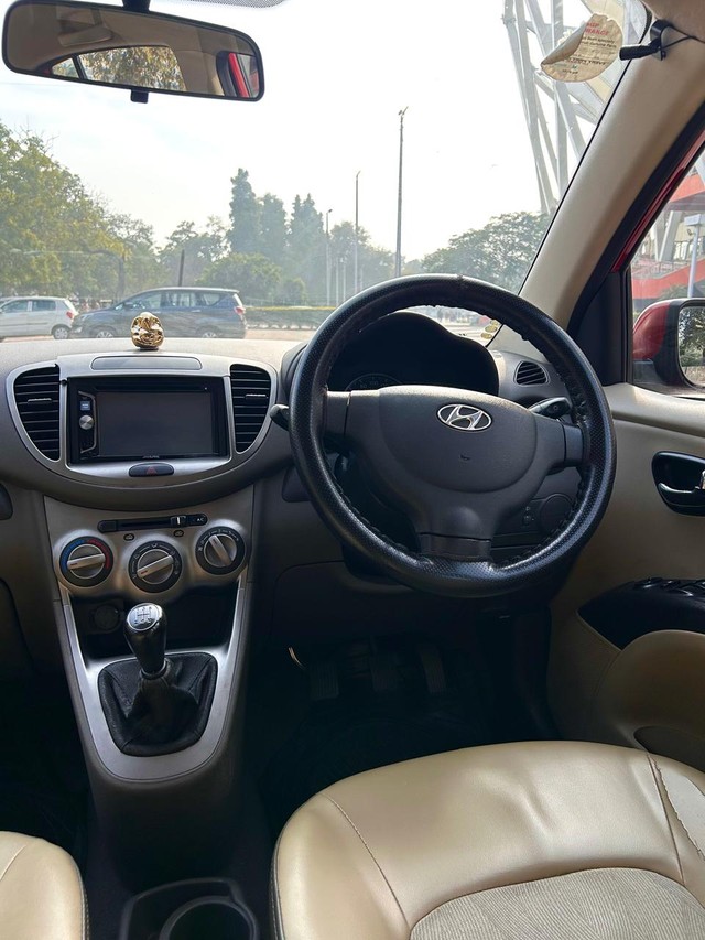 Second-hand 2013 Hyundai i10 Magna for sale in New Delhi-6