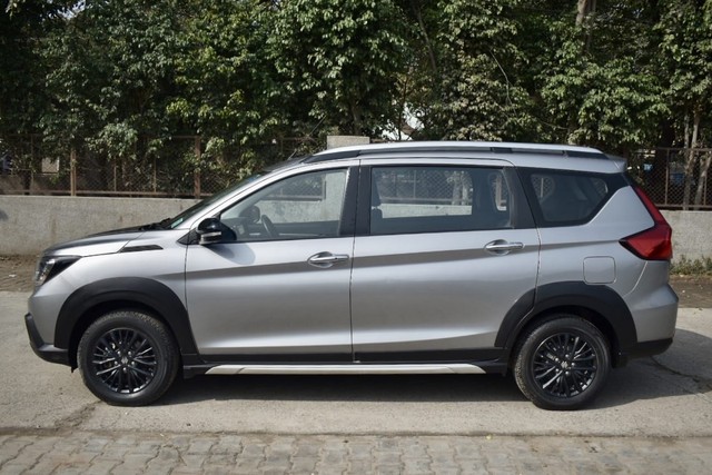 Second-hand 2022 Maruti Suzuki XL6 Zeta AT for sale in Gurgaon-4