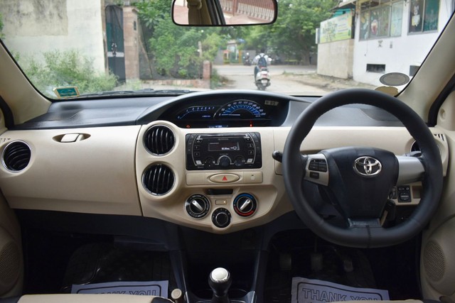 Second-hand 2017 Mahindra XUV500 AT W10 1.99 mHawk for sale in Gurgaon-8