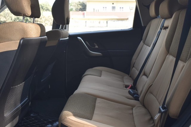 Second-hand 2019 Mahindra XUV500 W7 BSIV for sale in Gurgaon-13