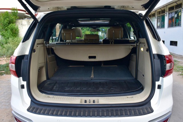 Second-hand 2016 Ford Endeavour 3.2 Titanium AT 4X4 for sale in Gurgaon-14