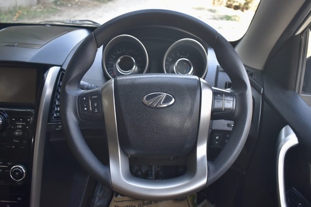 Second-hand 2019 Mahindra XUV500 W7 BSIV for sale in Gurgaon-9