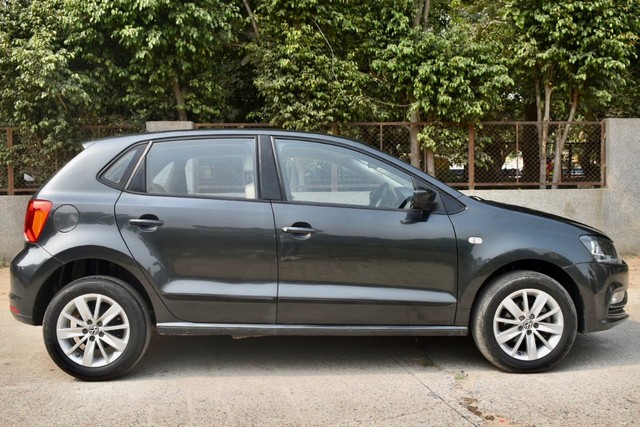 Second-hand 2015 Volkswagen Polo 1.2 MPI Highline for sale in Gurgaon-3