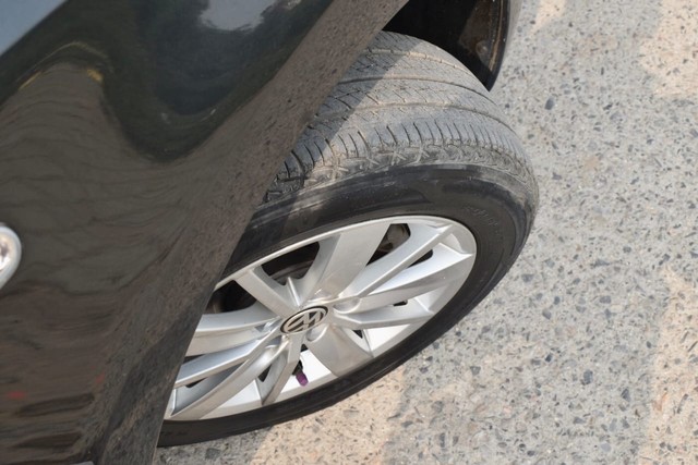 Second-hand 2015 Volkswagen Polo 1.2 MPI Highline for sale in Gurgaon-15