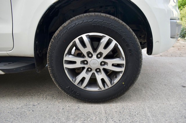 Second-hand 2016 Ford Endeavour 3.2 Titanium AT 4X4 for sale in Gurgaon-18