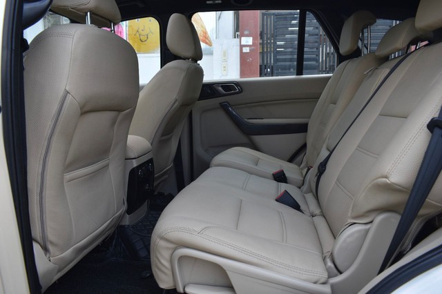 Second-hand 2016 Ford Endeavour 3.2 Titanium AT 4X4 for sale in Gurgaon-12