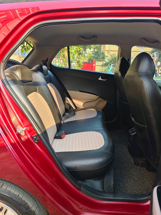 Second-hand 2015 Hyundai Grand i10 CRDi Sportz for sale in Kolkata-8