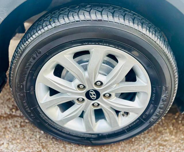 https://images10.gaadi.com/usedcar_image/SKQ1.210908.001/original/3b64f9f9-b486-4b8e-bd61-96864e5f543e.jpg?imwidth=6400