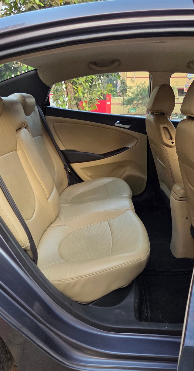 Second-hand 2015 Hyundai Verna 1.6 CRDi SX Opt for sale in Kolkata-20