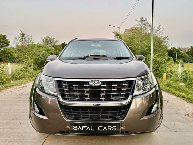 Second-hand 2019 Mahindra XUV500 W9 AT BSIV for sale in Ahmedabad