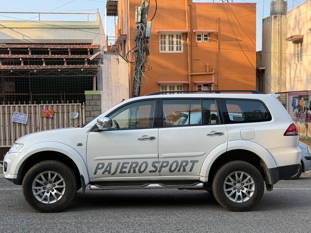 Second-hand 2015 Mitsubishi Pajero Sport 4X2 AT for sale in Bangalore-3