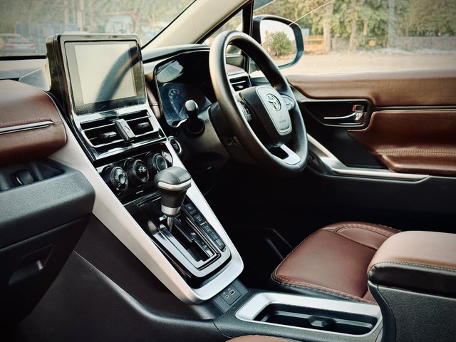 Second-hand 2025 Toyota Innova Hycross GX 7STR for sale in New Delhi-1