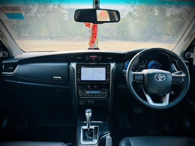 Second-hand 2023 Toyota Fortuner 4X2 AT for sale in New Delhi-6