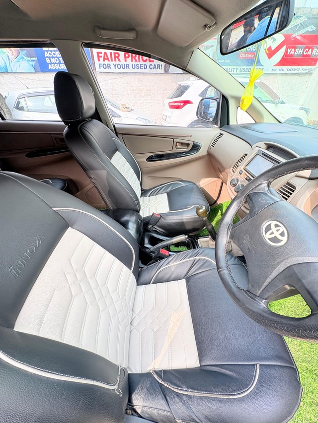 Second-hand 2015 Toyota Innova 2.5 G (Diesel) 7 Seater BS IV for sale in Gorakhpur-10