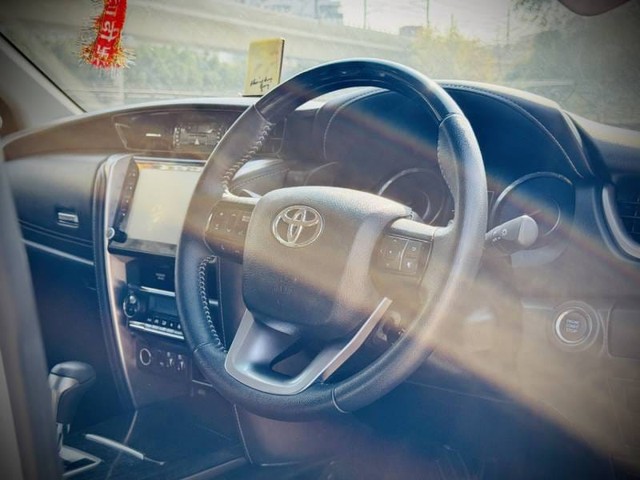 Second-hand 2023 Toyota Fortuner 4X2 AT for sale in New Delhi-10