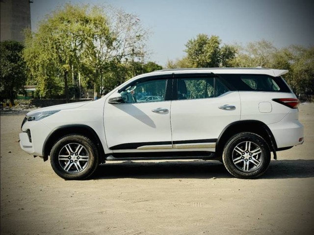 Second-hand 2023 Toyota Fortuner 4X2 AT for sale in New Delhi-3