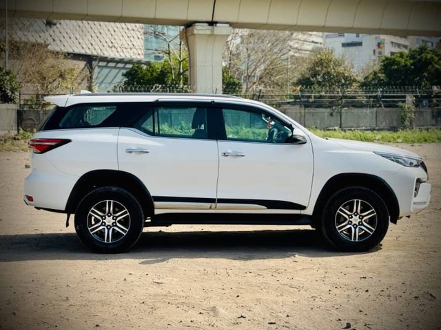 Second-hand 2023 Toyota Fortuner 4X2 AT for sale in New Delhi-1