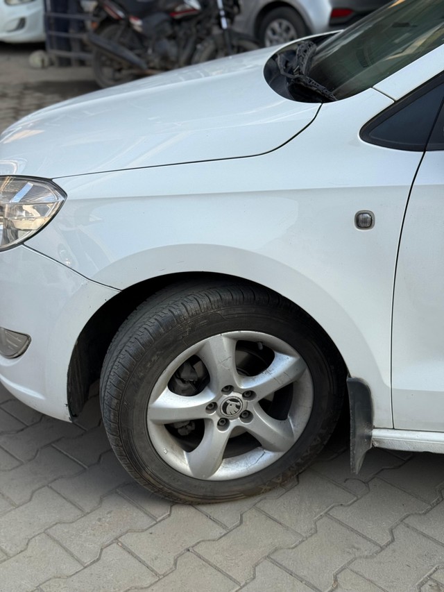 Second-hand 2015 Skoda Rapid 1.6 MPI AT Ambition Plus for sale in Chennai-4