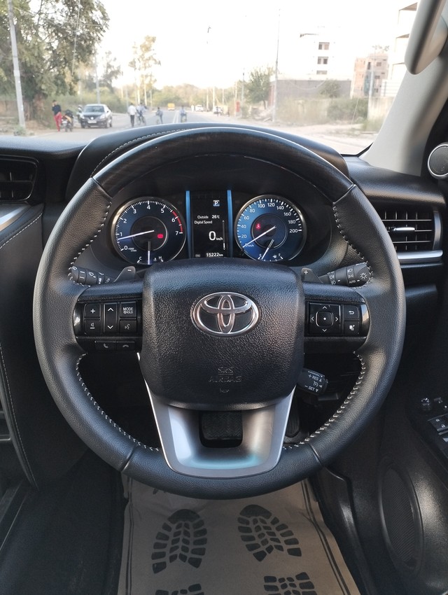 Second-hand 2025 Toyota Fortuner 4X2 AT for sale in New Delhi-16