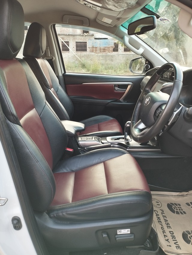 Second-hand 2024 Toyota Fortuner Legender 4x4 AT for sale in New Delhi-8