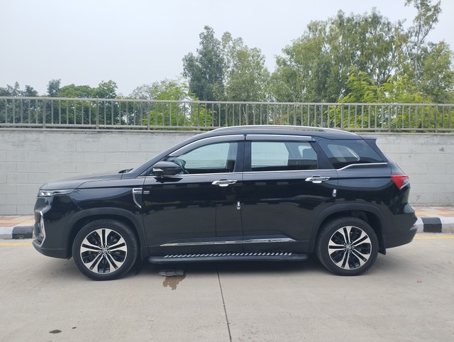 Second-hand 2023 MG Hector Plus Sharp CVT for sale in New Delhi-3