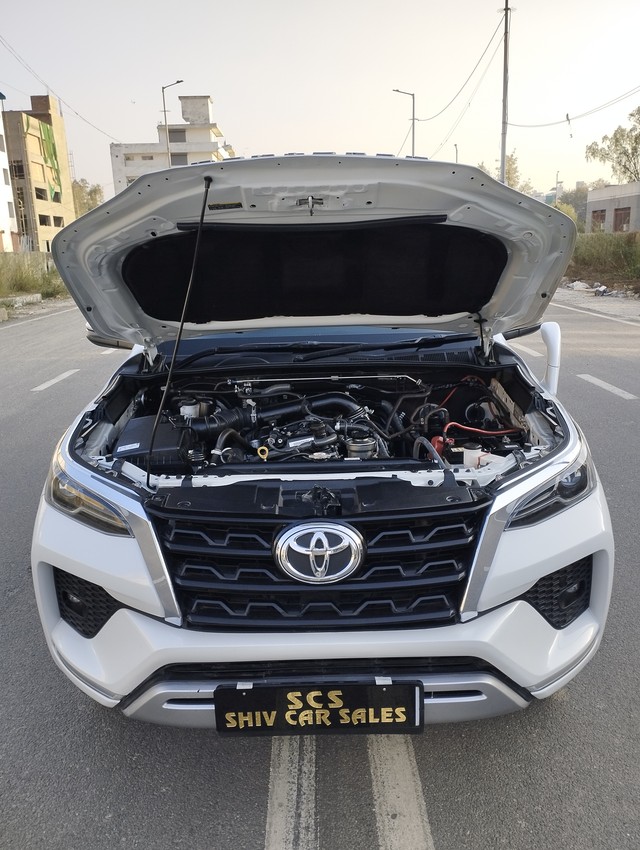 Second-hand 2025 Toyota Fortuner 4X2 AT for sale in New Delhi-6