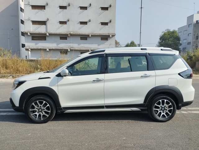 Second-hand 2024 Maruti Suzuki XL6 Alpha Plus AT for sale in New Delhi-3