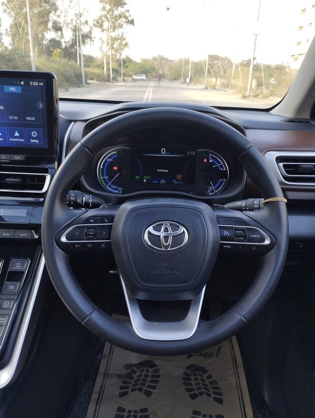 Second-hand 2023 Toyota Innova Hycross VX(O) 7STR Hybrid for sale in New Delhi-17