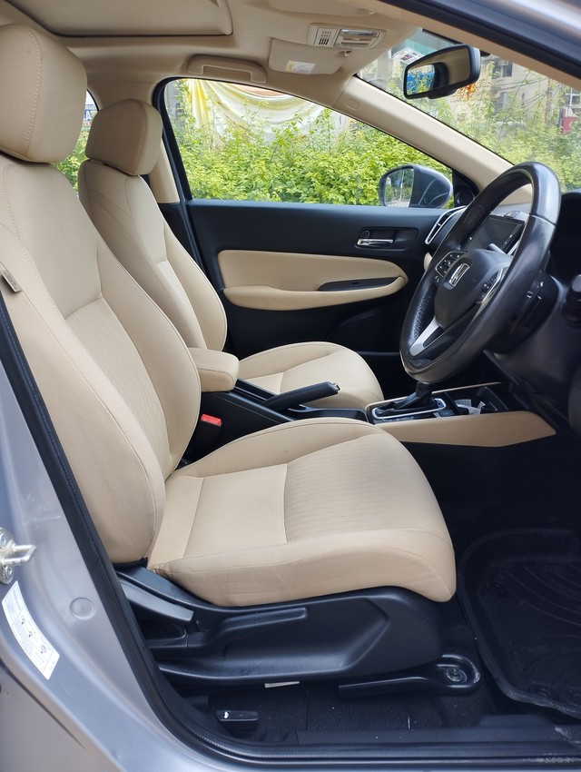 Second-hand 2022 Honda City VX CVT for sale in New Delhi-17