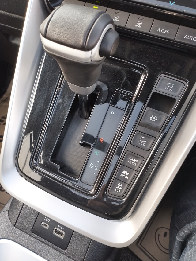 Second-hand 2023 Toyota Innova Hycross VX(O) 7STR Hybrid for sale in New Delhi-15