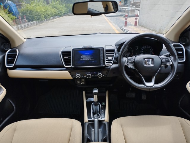 Second-hand 2022 Honda City VX CVT for sale in New Delhi-18