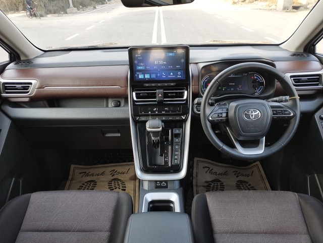 Second-hand 2023 Toyota Innova Hycross VX(O) 7STR Hybrid for sale in New Delhi-18