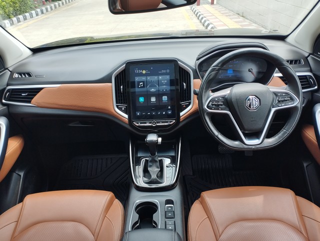 Second-hand 2023 MG Hector Plus Sharp CVT for sale in New Delhi-14