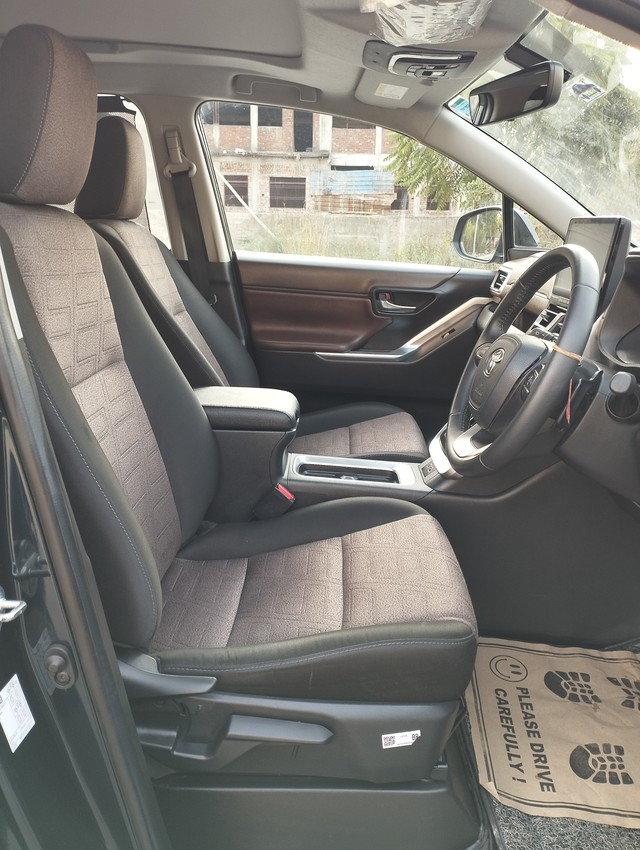 Second-hand 2023 Toyota Innova Hycross VX(O) 7STR Hybrid for sale in New Delhi-11