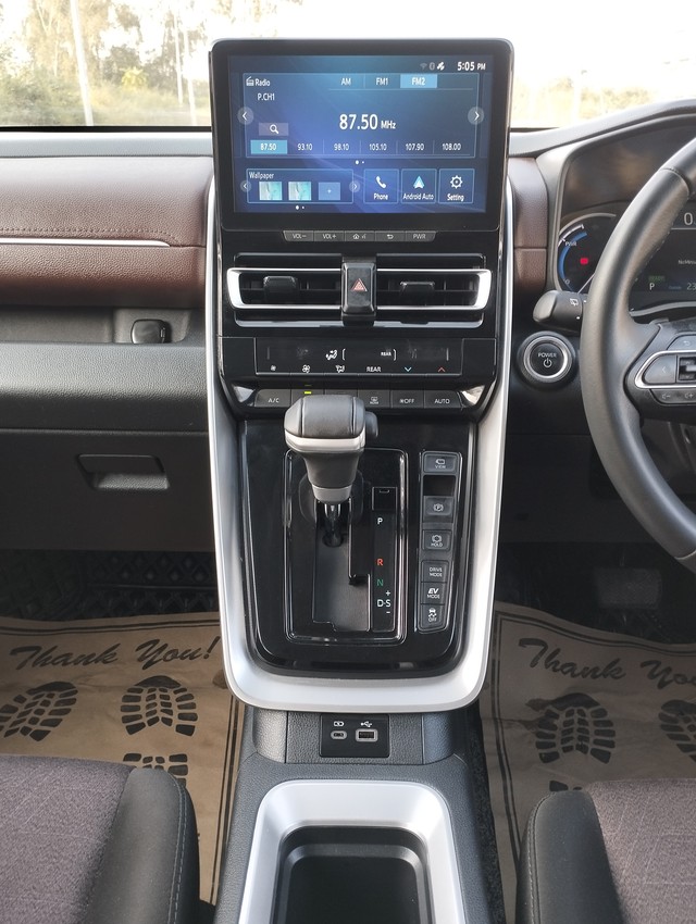 Second-hand 2023 Toyota Innova Hycross VX(O) 7STR Hybrid for sale in New Delhi-16