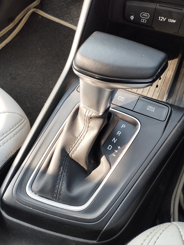 Second-hand 2023 Hyundai Verna SX IVT for sale in New Delhi-17