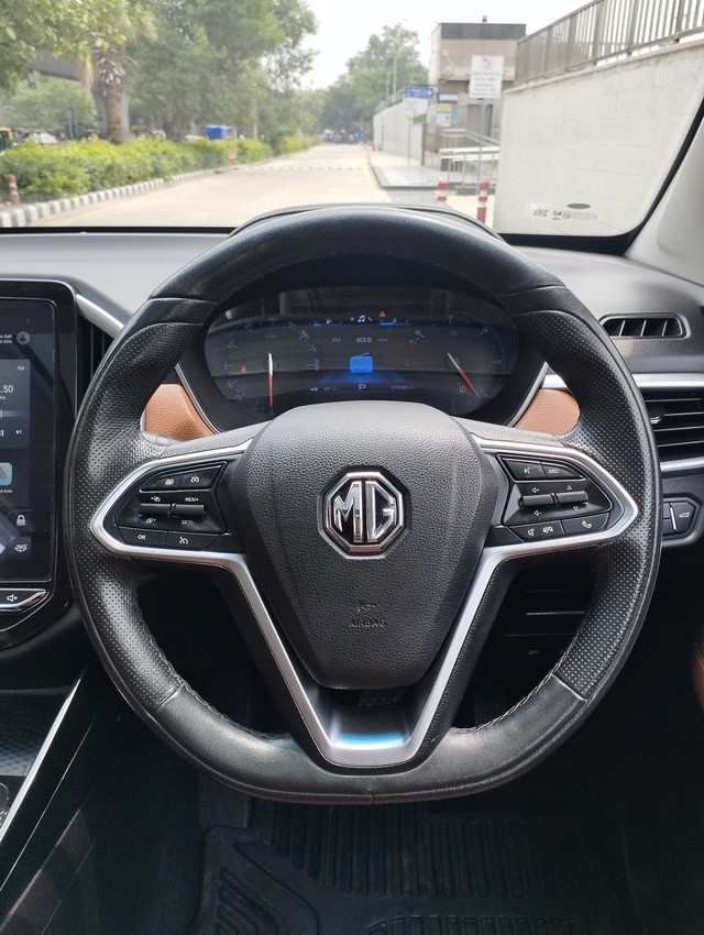 Second-hand 2023 MG Hector Plus Sharp CVT for sale in New Delhi-15