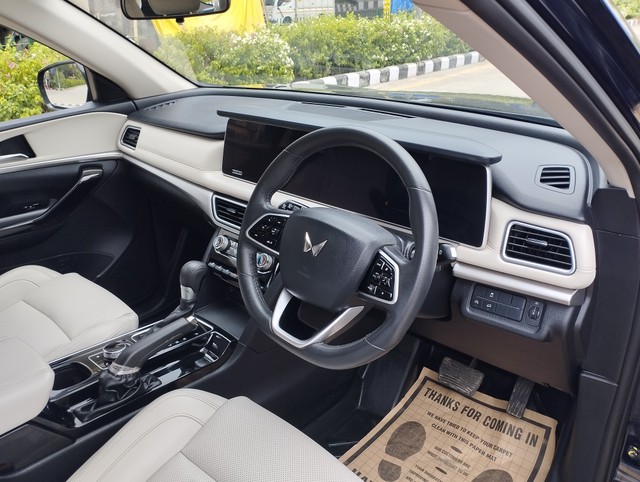 Mahindra XUV700 AX7 7Str AT Second-hand 2024 Mahindra XUV700 AX7 7Str AT for sale in New Delhi-9