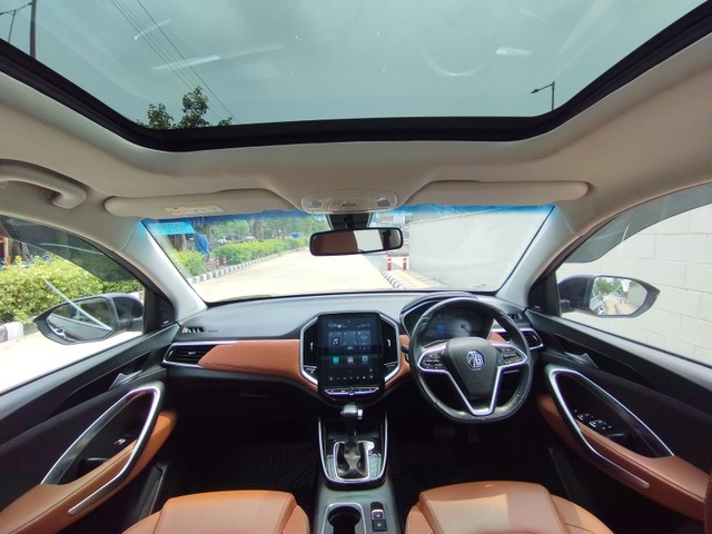 Second-hand 2023 MG Hector Plus Sharp CVT for sale in New Delhi-14