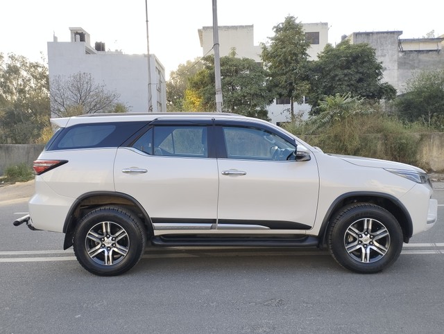 Second-hand 2025 Toyota Fortuner 4X2 AT for sale in New Delhi-1