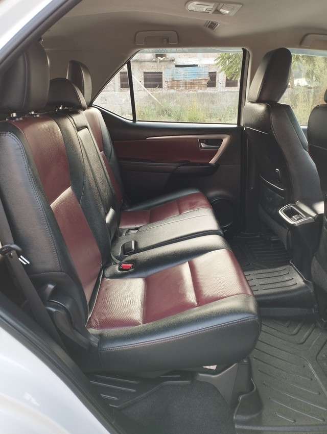 Second-hand 2024 Toyota Fortuner Legender 4x4 AT for sale in New Delhi-9