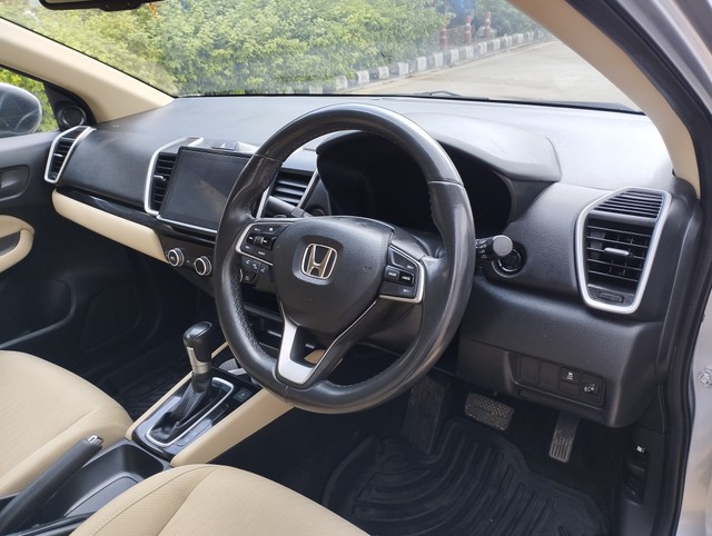 Second-hand 2022 Honda City VX CVT for sale in New Delhi-18