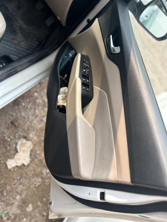 https://images10.gaadi.com/usedcar_image/SKQ1.211113.001/original/08eb1190-9e29-43b0-a8c0-79058c0d0686.jpg?imwidth=6402
