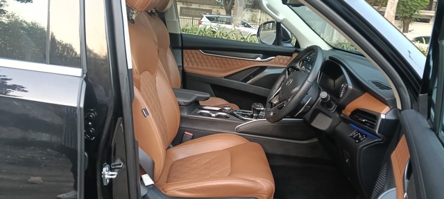 Second-hand 2025 MG Gloster Savvy 4x4 6Str for sale in Mumbai-10