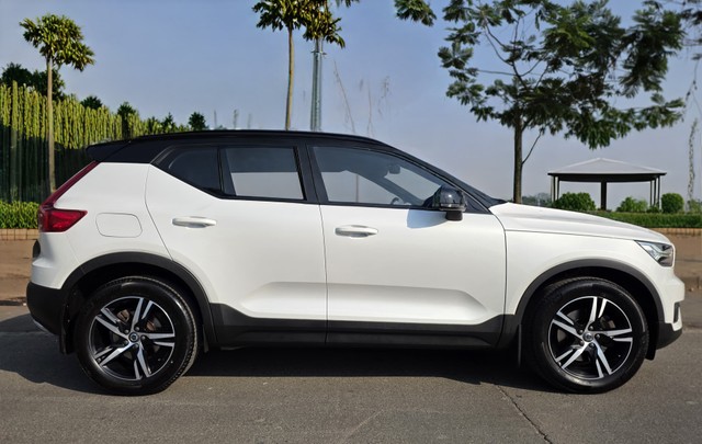 Second-hand 2021 Volvo XC40 T4 R-Design for sale in Mumbai-1
