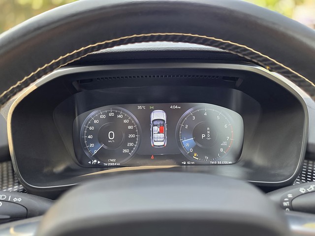 Second-hand 2021 Volvo XC40 T4 R-Design for sale in Mumbai-11