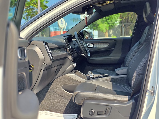 Second-hand 2021 Volvo XC40 T4 R-Design for sale in Mumbai-7