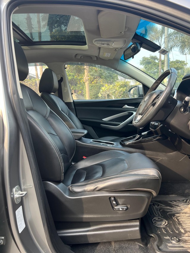 Second-hand 2020 MG Hector Plus Sharp DCT for sale in New Delhi-3