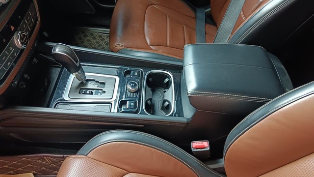 Second-hand 2019 Mahindra Alturas G4 4X4 AT BSIV for sale in Pune-6