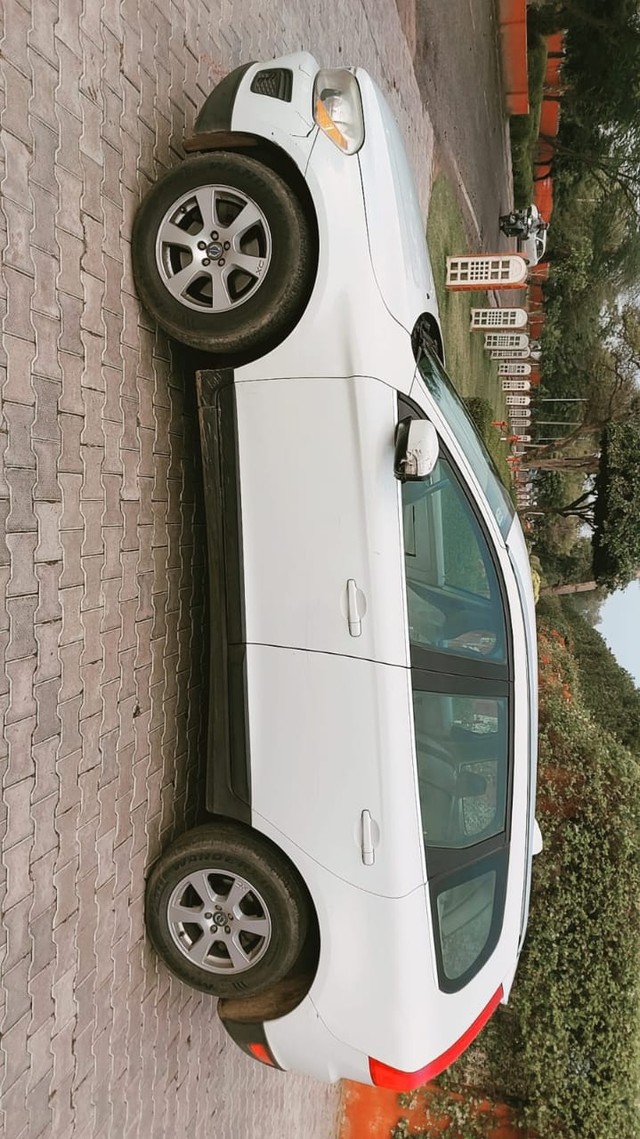 Second-hand 2013 Volvo XC90 D5 AWD for sale in Agra-2
